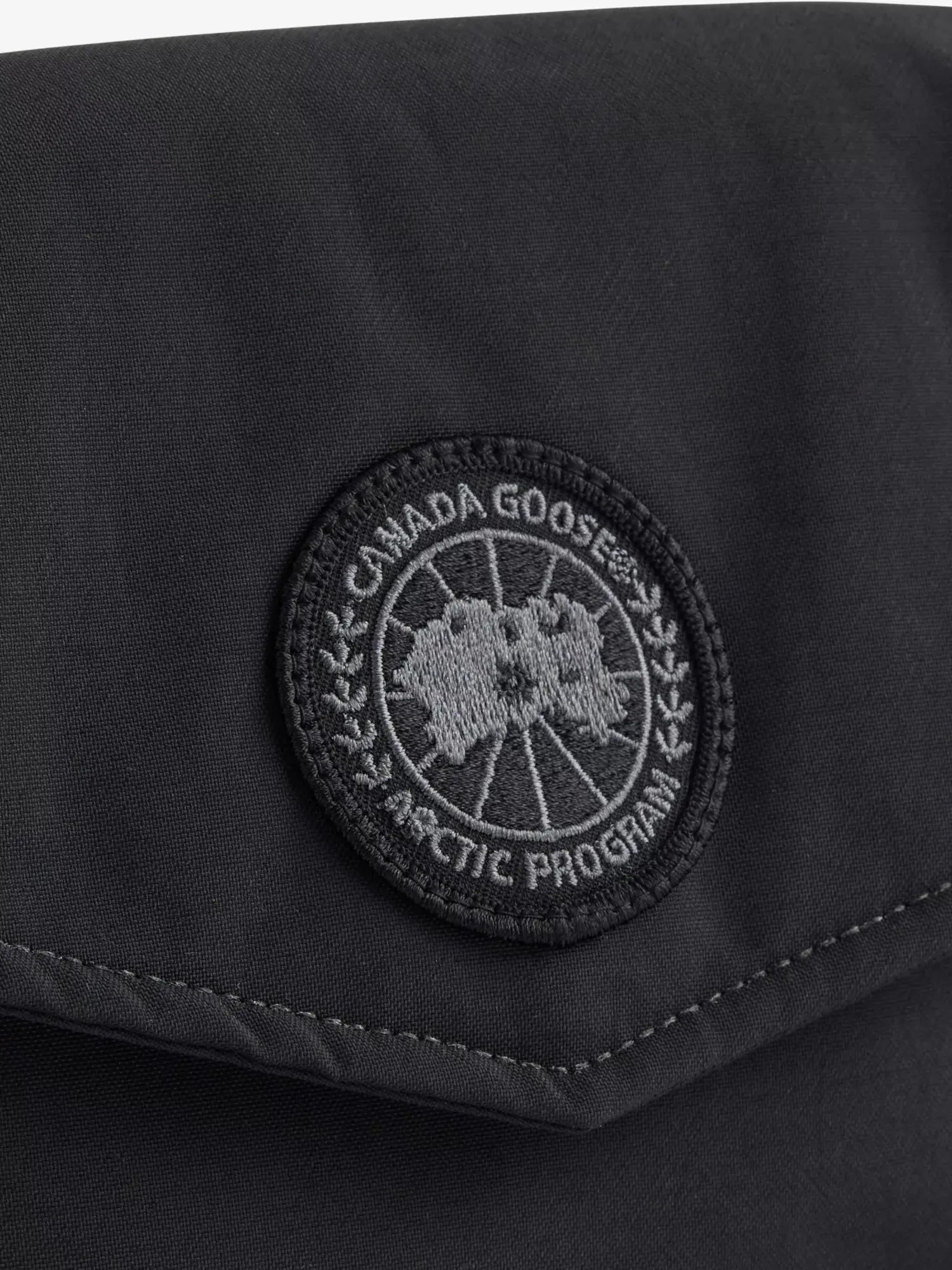 Men's Brand-embroidered mini shell bag Canada Goose